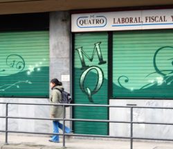 Metal shutter Quatro shop in Bilbao (2008)