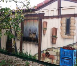 Contenedores trampantojo "Casita de la Cancha" en Santocildes, Burgos (2013)