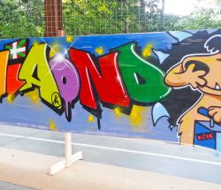 Taller de graffiti con los niños de Luiaondo (Alava 2014)